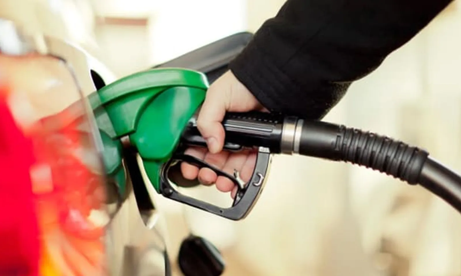 Giá xăng dầu đồng loạt giảm mạnh