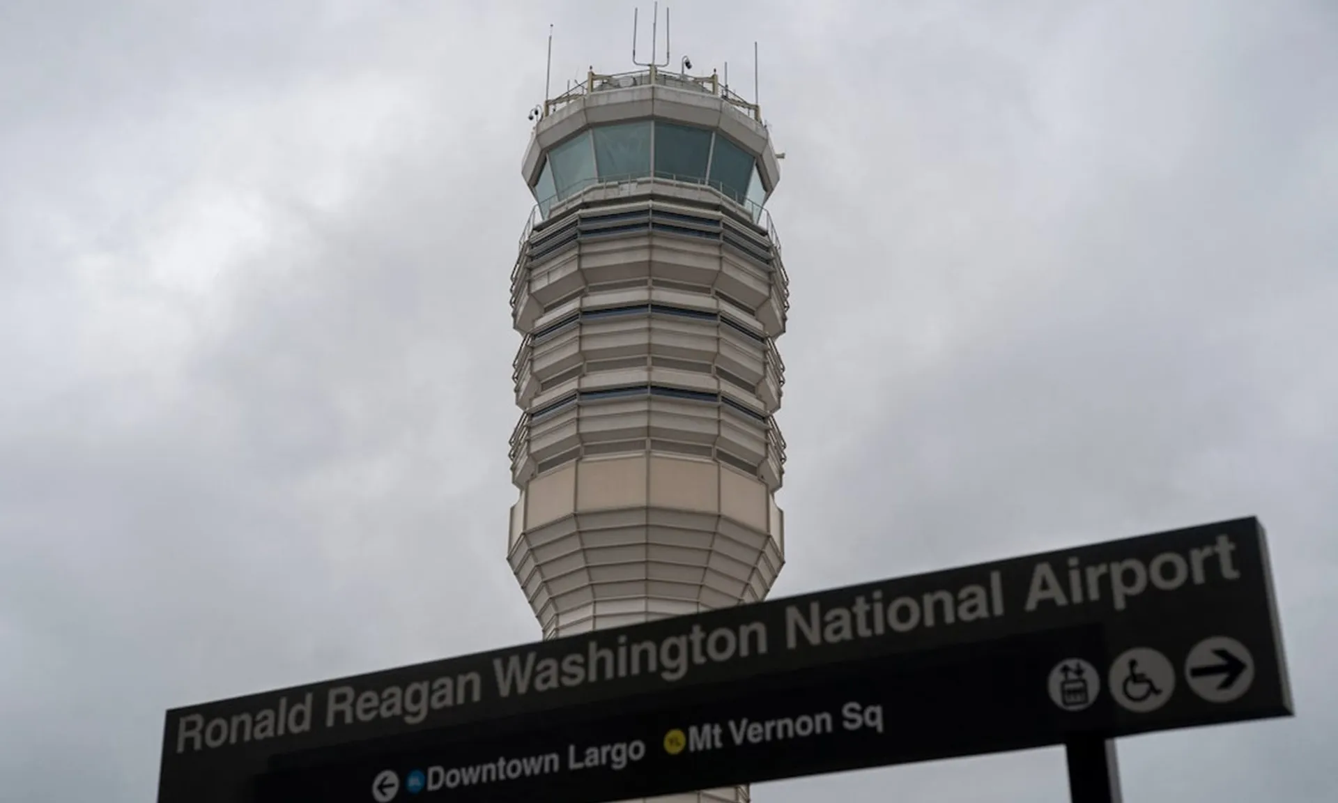 Hàng không Mỹ hoãn hàng ngàn chuyến bay ngày thứ ba liên tiếp do chính phủ đóng cửa