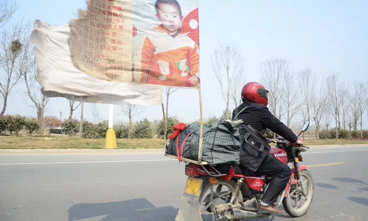 Nền kinh tế cảm thông ở Trung Quốc: Khi nỗi đau trở thành công cụ bán hàng