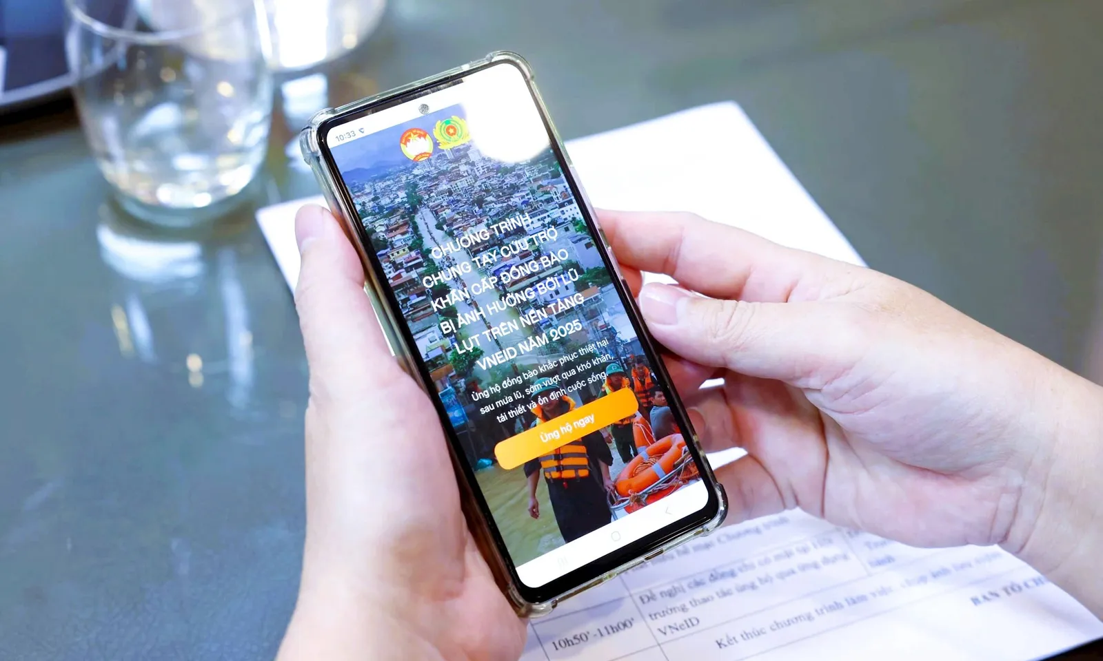 Chung tay hỗ trợ đồng bào vùng lũ qua nền tảng VNeID