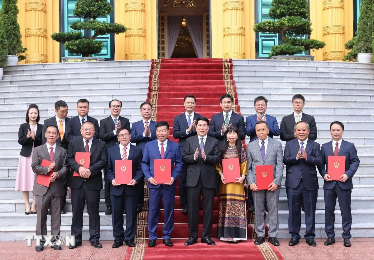 chu-tich-nuoc-trao-quyet-dinh-phong-ham-dai-su-va-bo-nhiem-dai-su-3