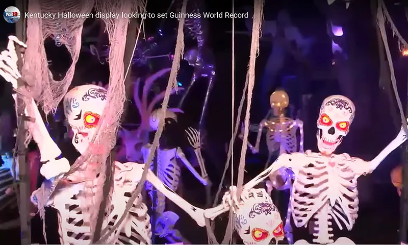 Người đàn ông trang trí ngôi nhà đón Halloween nhằm đạt Kỷ lục Guinness Thế giới