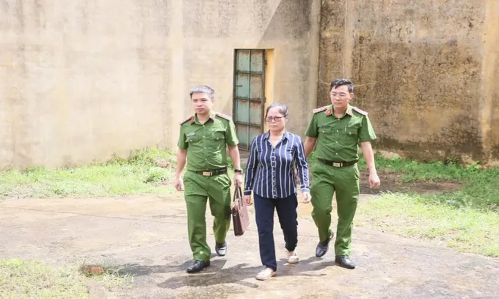 Trốn truy nã suốt 30 năm, nữ nhân viên ngân hàng bị bắt tại Bình Dương