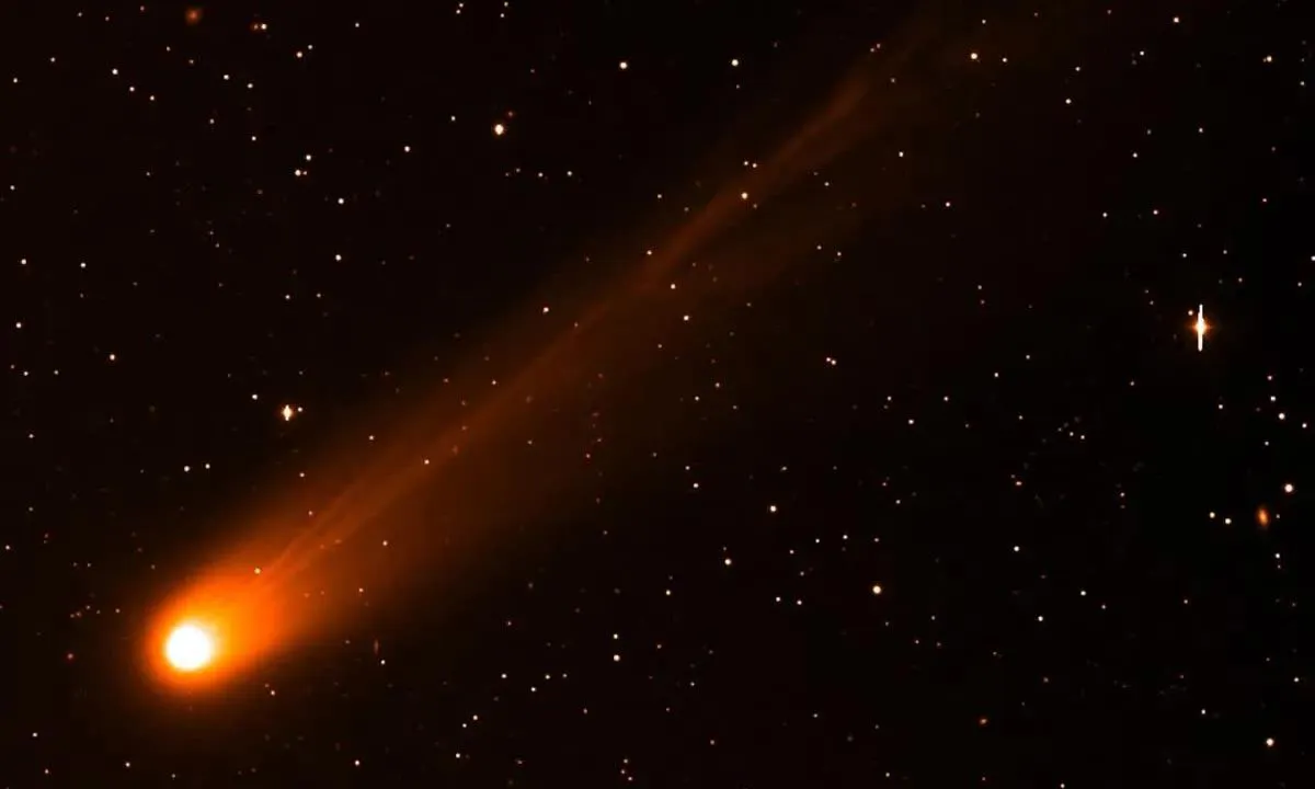 Hai sao chổi Lemmon và SWAN tiến gần Trái Đất, tạo nên hiện tượng bầu trời hiếm gặp