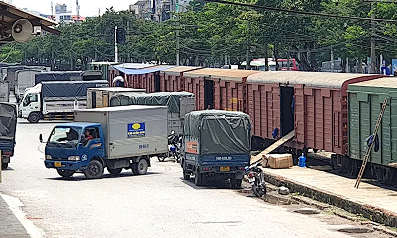 Đường sắt nhận vận chuyển miễn phí hàng cứu trợ đến người dân vùng bị ảnh hưởng bởi bão lũ - Ảnh minh hoạ