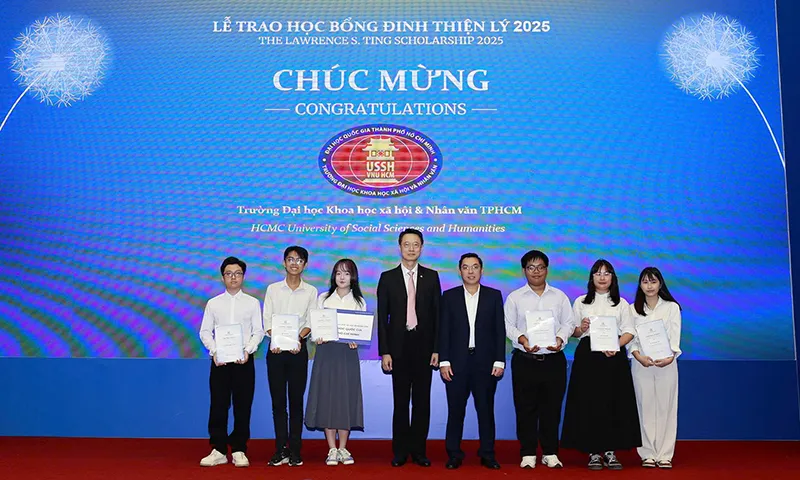 Trao học bỗng quỹ Lawrence S Ting
