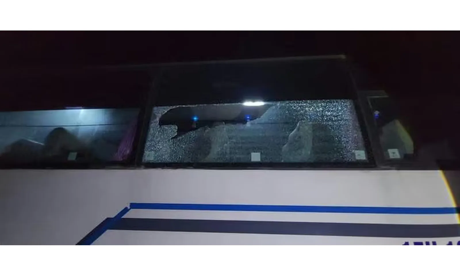 Hai xe chở công nhân ở Hải Phòng bị bắn vỡ kính trong đêm
