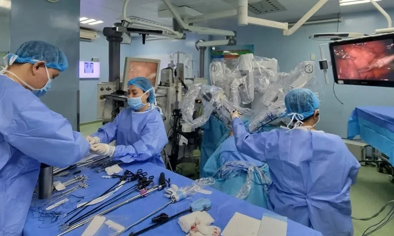 Bệnh nhân ung thư thận giai đoạn muộn được phẫu thuật bằng robot thành công