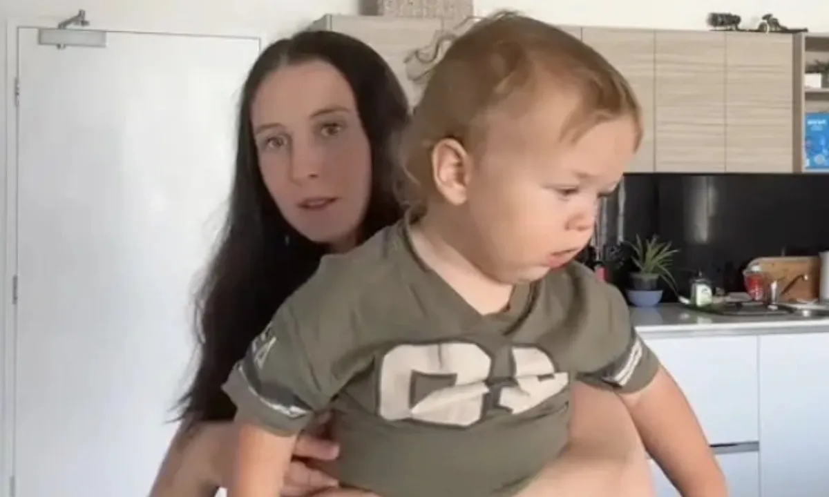 “Em bé Viking” gây sốt mạng: Tưởng là AI vì quá to lớn