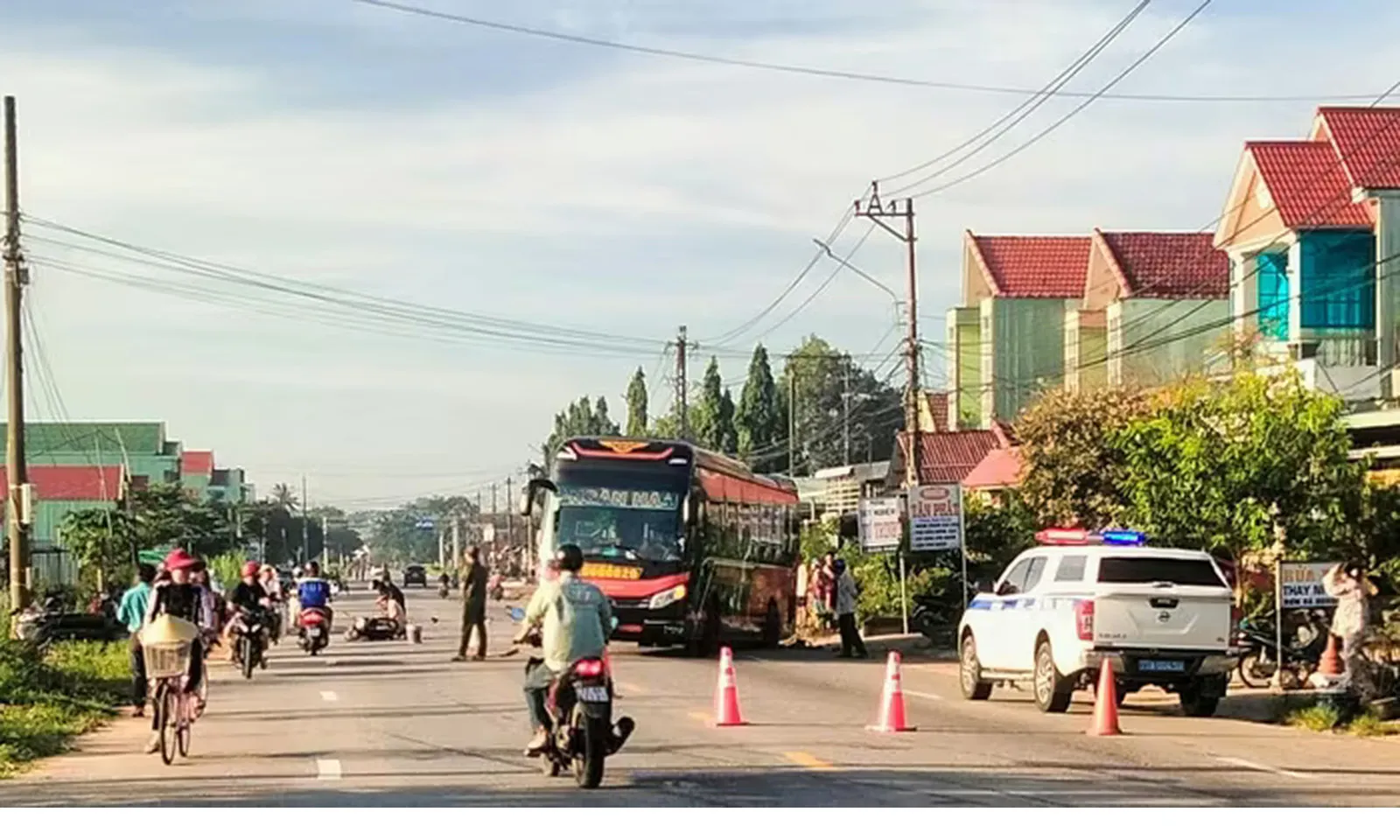 Va chạm liên hoàn ở Gia Lai, hai vợ chồng đi xe máy tử vong