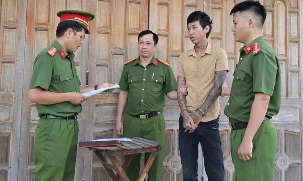 Thanh niên ngáo đá cầm dao đi khắp thôn đe dọa chém người