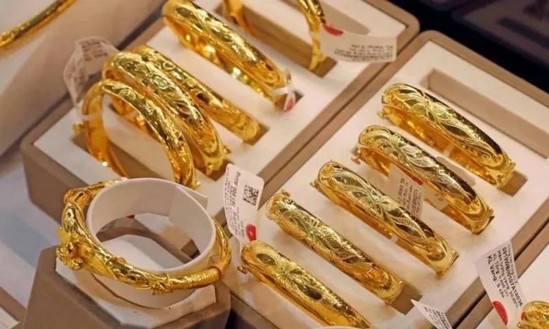 Giá vàng ngày 13/10: Thị trường trong nước tăng theo thế giới