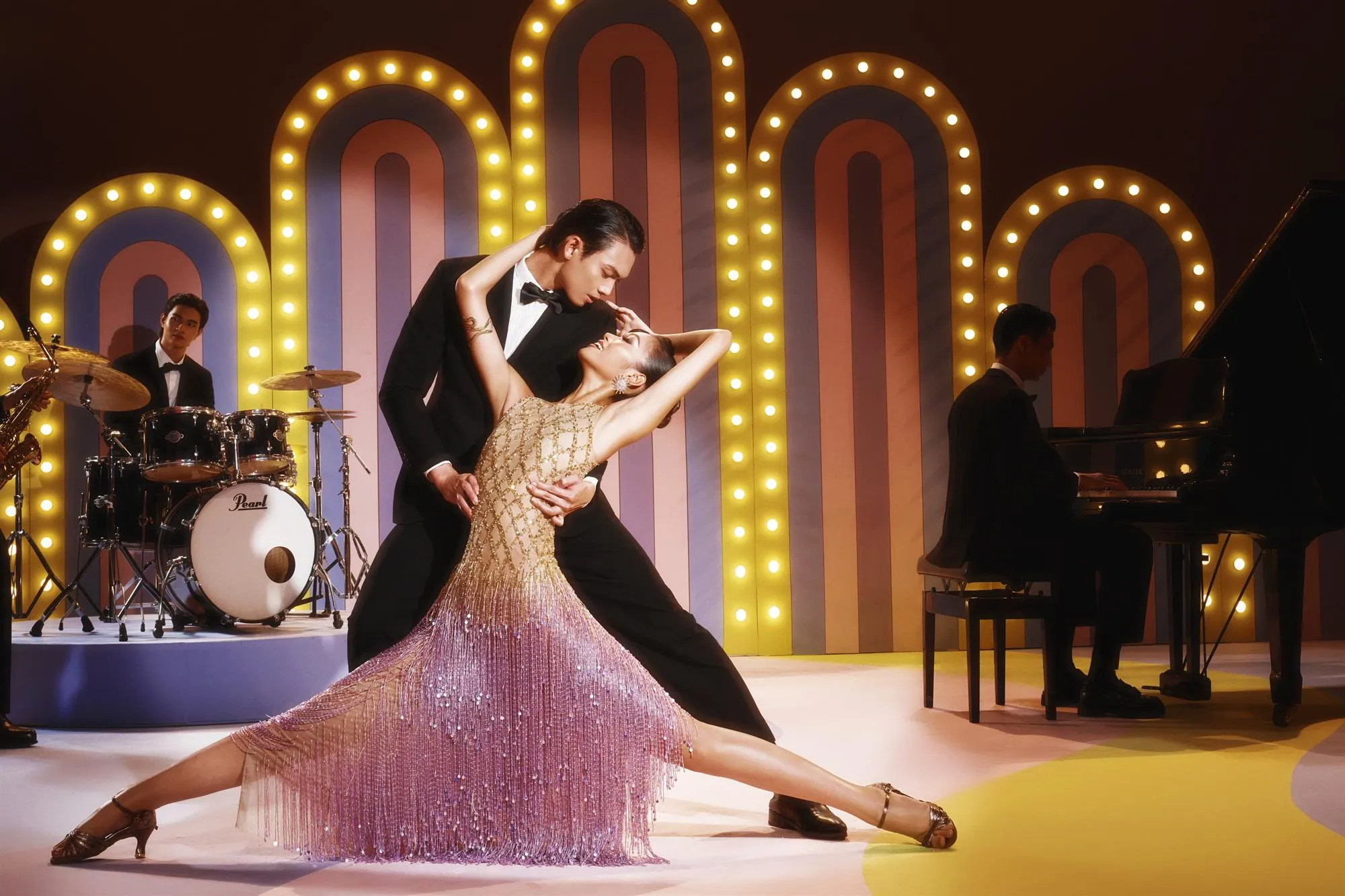 Mai Hoa giành chiến thắng thứ 2 - FCO trong tập 8 với thử thách photoshoot chủ đề “Dance of the Muse”