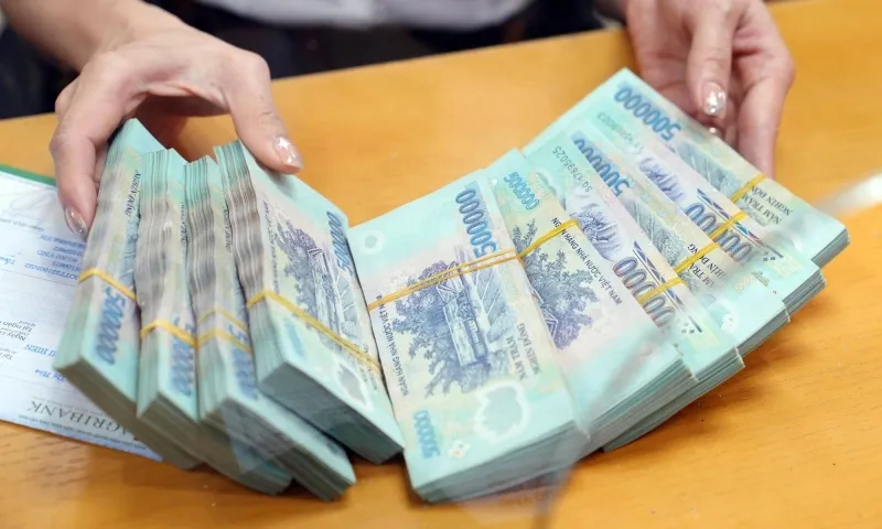 Ngân hàng Nhà nước hút ròng gần 20.000 tỷ đồng, lãi suất liên ngân hàng vượt 5%