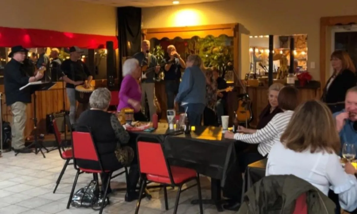 Xả súng kinh hoàng ở quán bar Mỹ: 4 người chết, 20 người bị thương