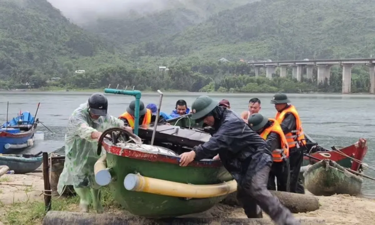 Huế bác tin “siêu bão số 12”