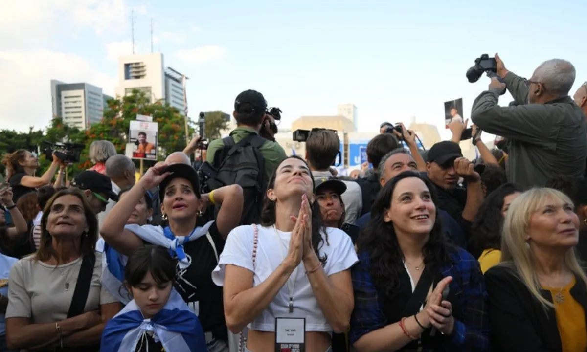 hamas-israel-trao-doi-tu-nhan-va-con-tin-1310