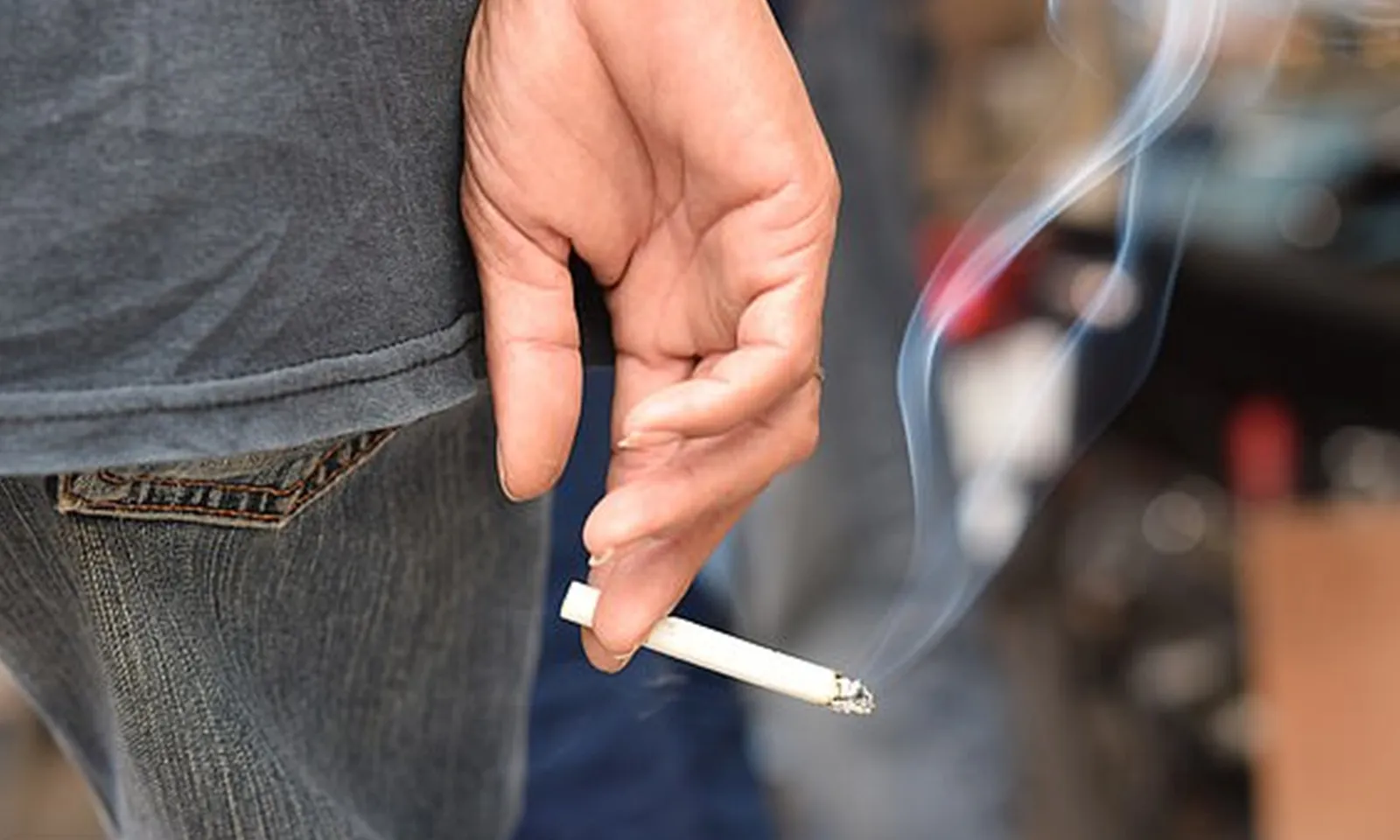 Bỏ thuốc lá sau tuổi 40 vẫn kịp để... cải thiện trí nhớ