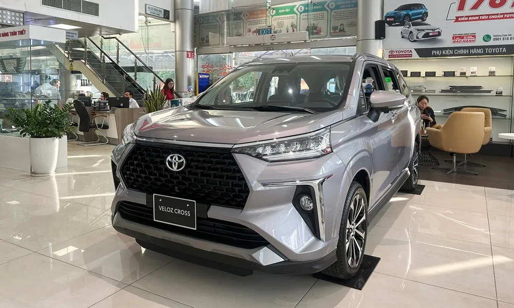 Cuối năm 2025: Hàng loạt mẫu MPV giảm giá, hỗ trợ lệ phí trước bạ để kích cầu