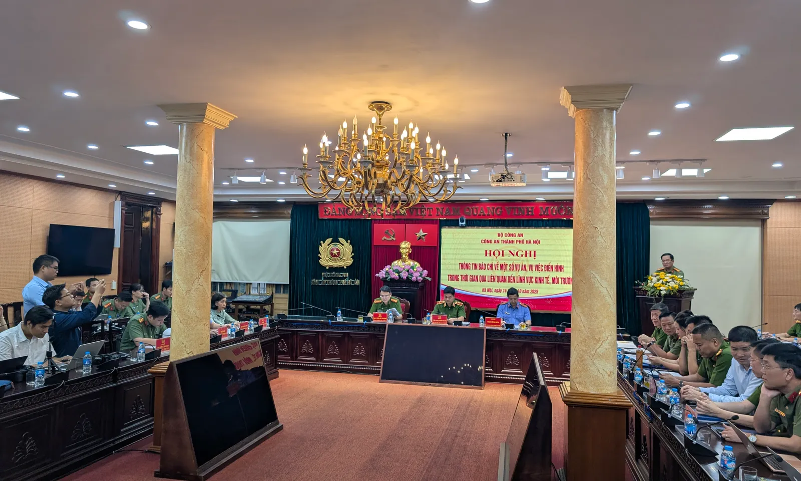 Hà Nội: Khởi tố nhóm đối tượng làm giả kết quả quan trắc môi trường và tem hiệu chuẩn thiết bị