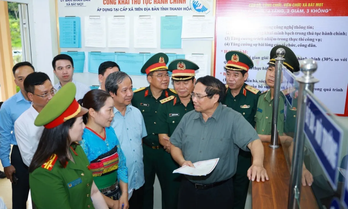 thu-tuong-kiem-tra-tinh-hinh-hoat-dong-cua-trung-tam-phuc-vu-hanh-chinh-cong-xa-bat-mot-6