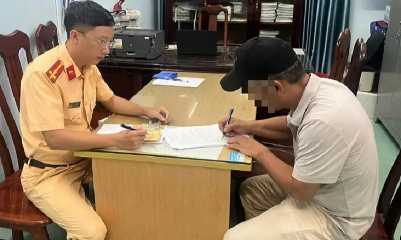 Xử phạt tài xế xe khách lấn làn ẩu, suýt gây tai nạn trên đèo Khánh Lê