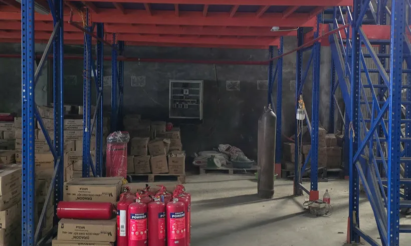 Đường dây sản xuất, tiêu thụ hàng triệu bình chữa cháy giả