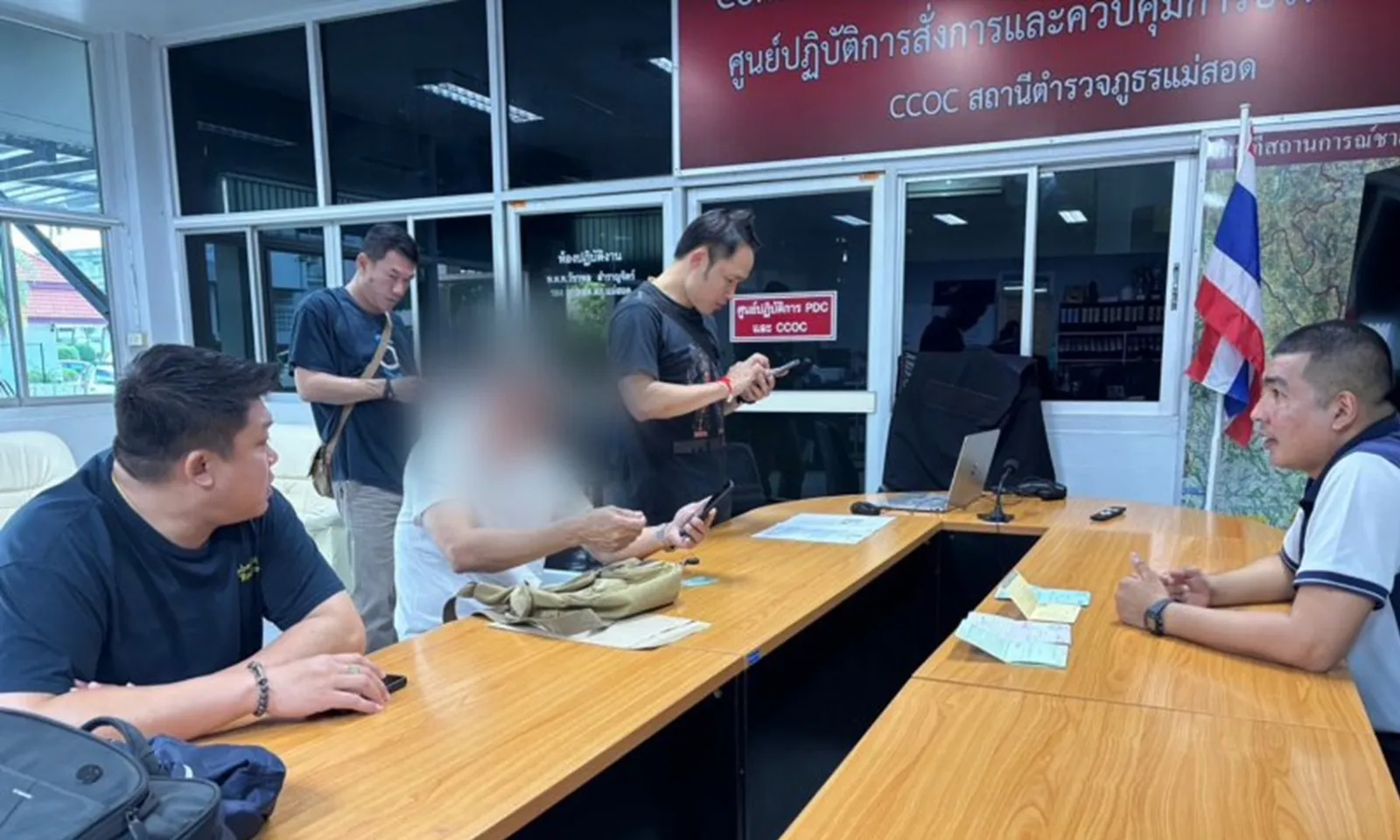 Bắt người đàn ông bán 2 bé gái vào quán karaoke để ‘phục vụ’ khách Trung Quốc