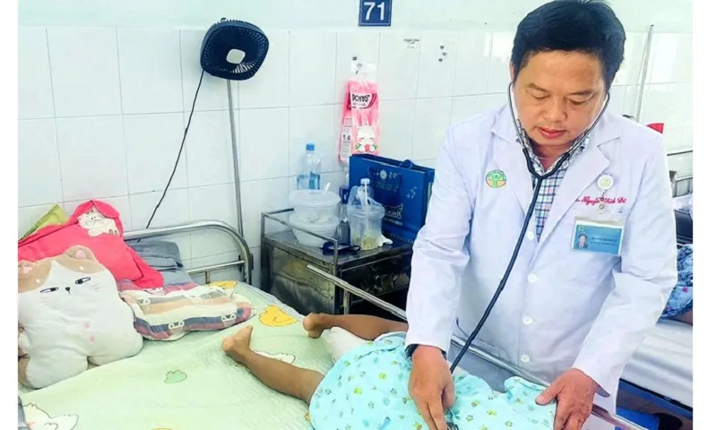 Bé gái trượt patin bị té từ 2 năm trước vẫn để lại hậu quả nguy hiểm