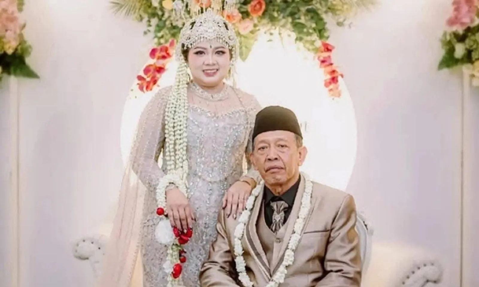 Indonesia: Cụ ông 74 tuổi cưới cô dâu 24 tuổi, sính lễ 4,7 tỷ đồng 