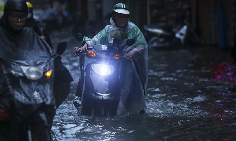 Thời tiết 15/10: Miền Bắc và Bắc Trung Bộ mưa lớn, cảnh báo lốc sét và ngập úng cục bộ