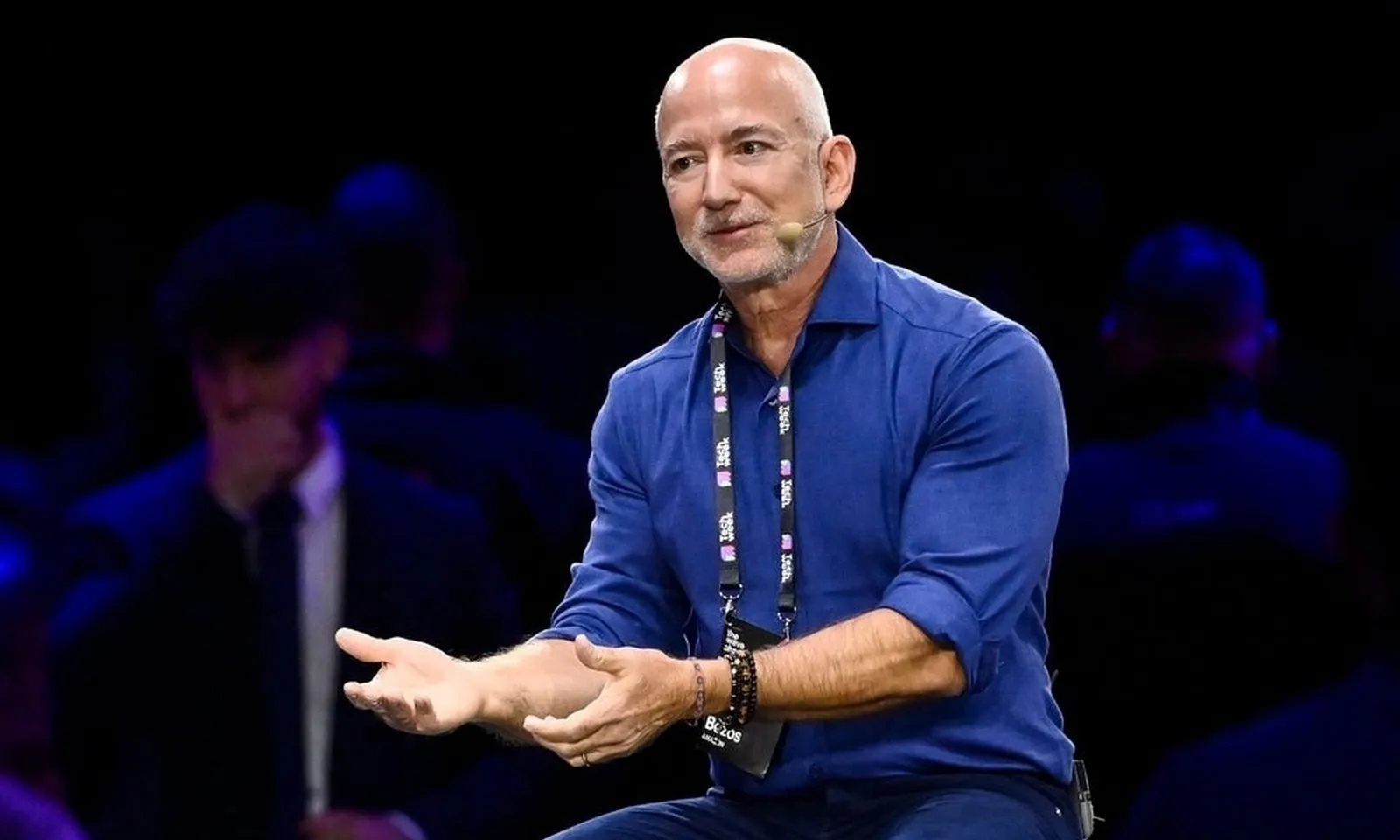 Tỷ phú Jeff Bezos khuyên Gen Z nên kiên trì học hành - Đừng bỏ học để thành Bill Gates