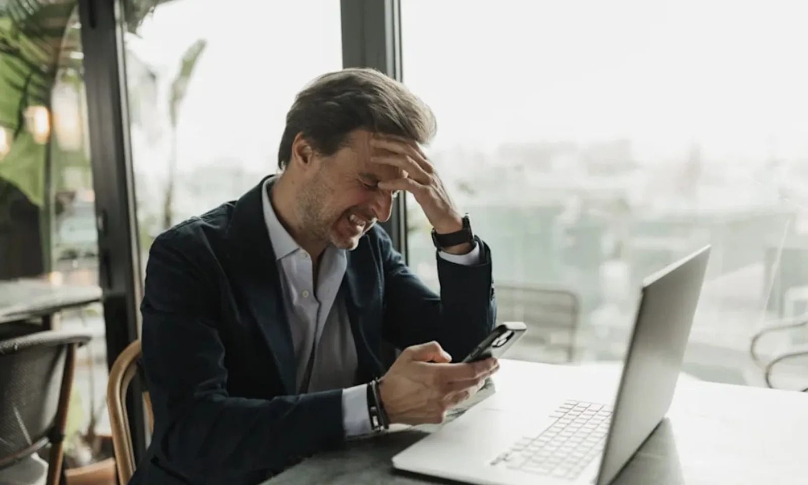 Người Mỹ thu nhập nửa triệu đô mỗi năm vẫn sống cảnh “lương về là hết”