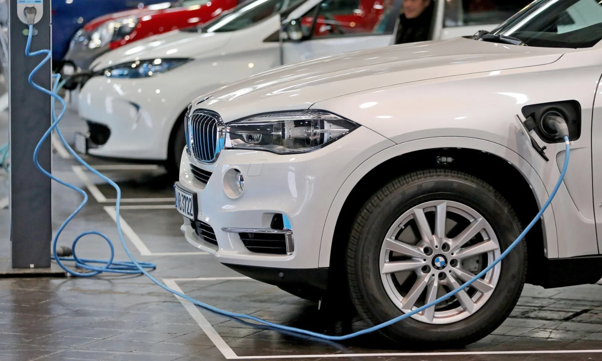 xe-phev-161025