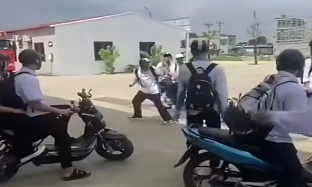 Nam sinh lớp 11 đâm bạn lớp 12 tử vong sau xô xát