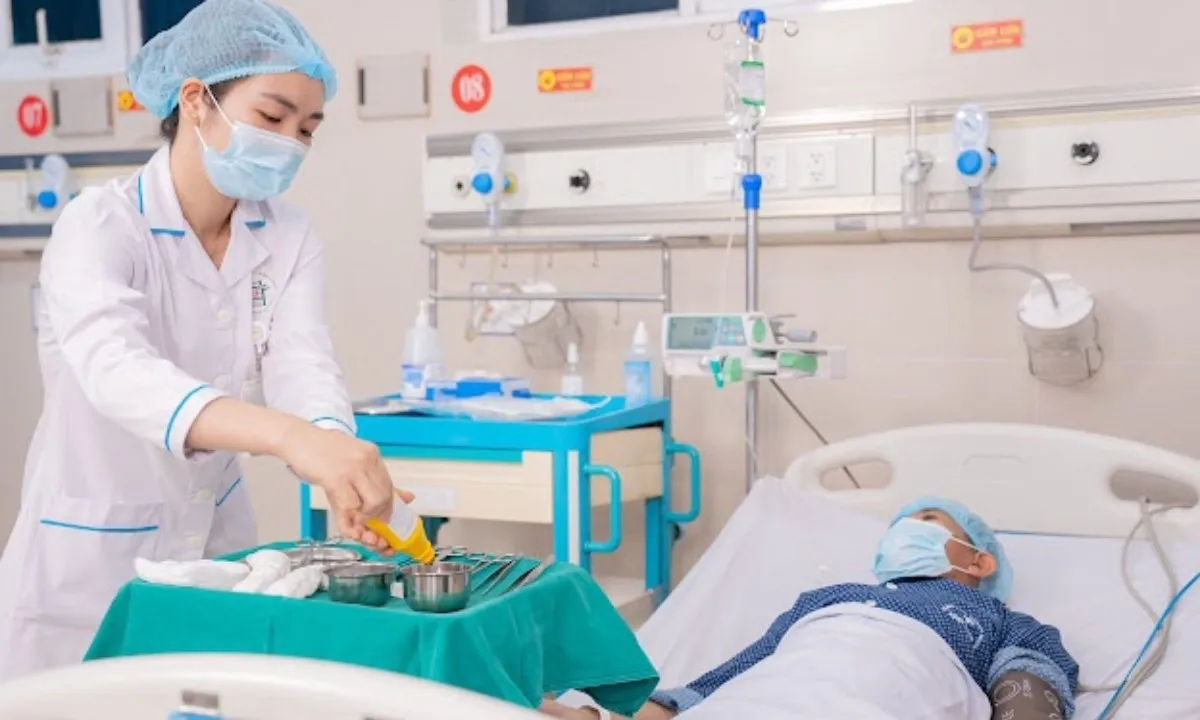 Cứu bé gái 11 tuổi mắc bệnh hiếm khỏi “cửa tử”