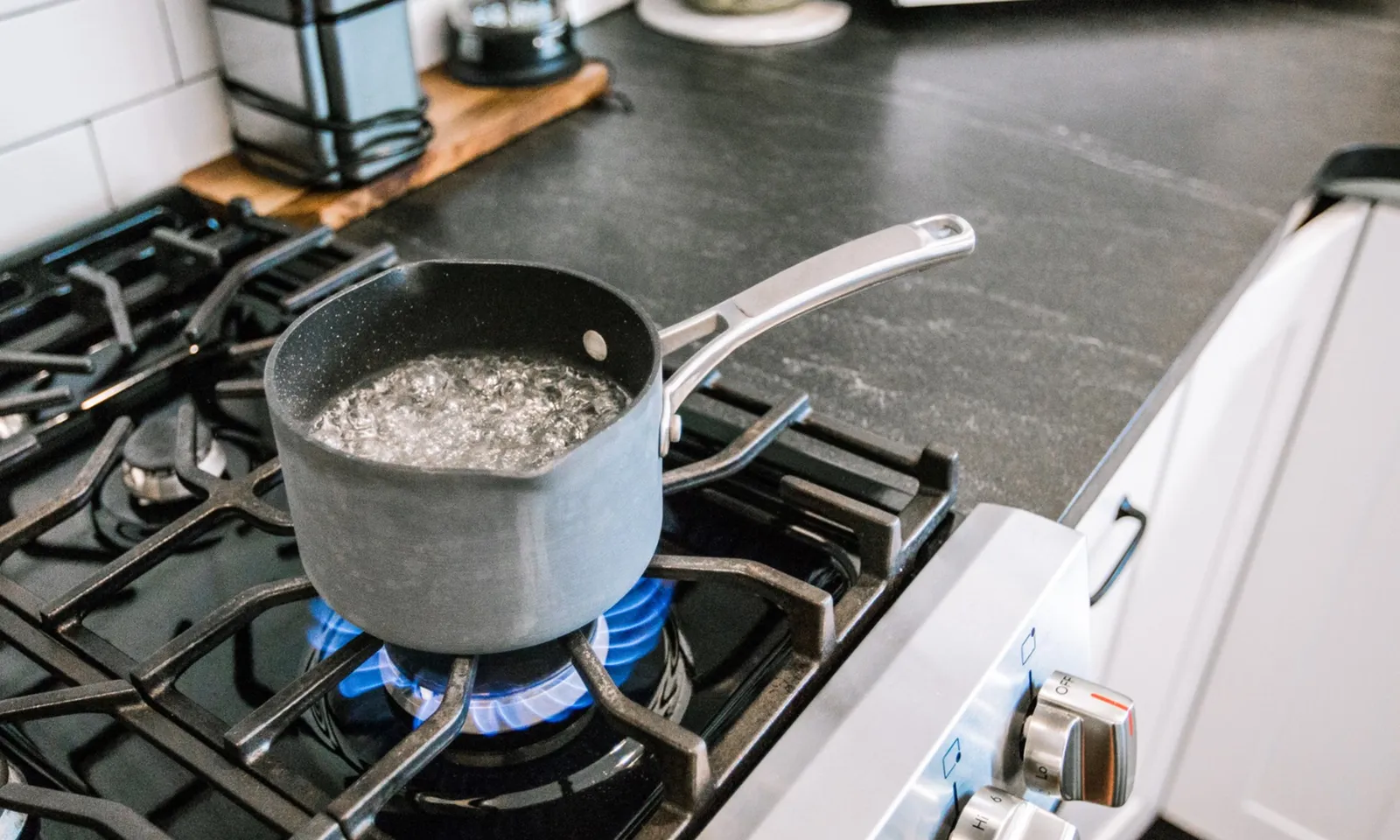 Ô nhiễm từ đốt củi và bếp gas ngốn hàng tỷ tiền chăm sóc y tế ở New Zealand