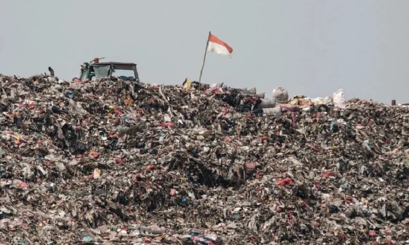 Indonesia ban bố tình trạng khẩn cấp về rác thải