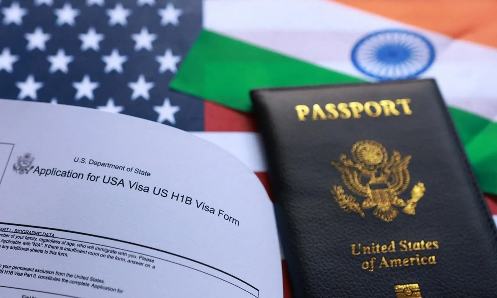 Nhóm doanh nghiệp lớn của Mỹ kiện ông Trump vì tăng phí thị thực H-1B 100.000 USD