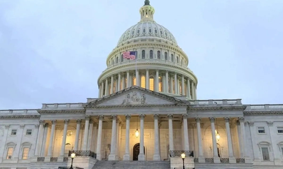 Chính phủ Mỹ bước sang ngày 16 đóng cửa