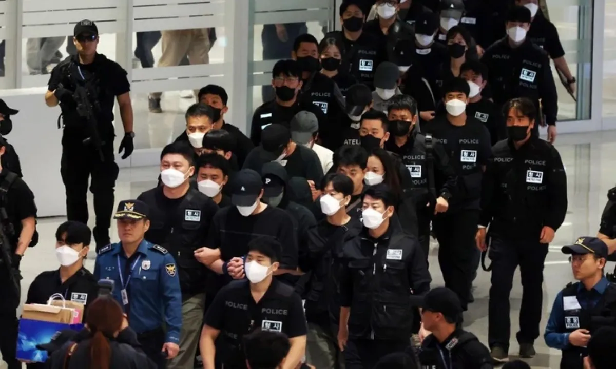 64 công dân Hàn Quốc lừa đảo ở Campuchia bị áp giải về nước