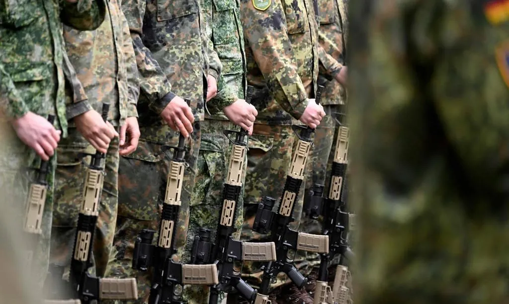 Kế hoạch “bốc thăm nghĩa vụ quân sự” của Đức gây tranh cãi dữ dội