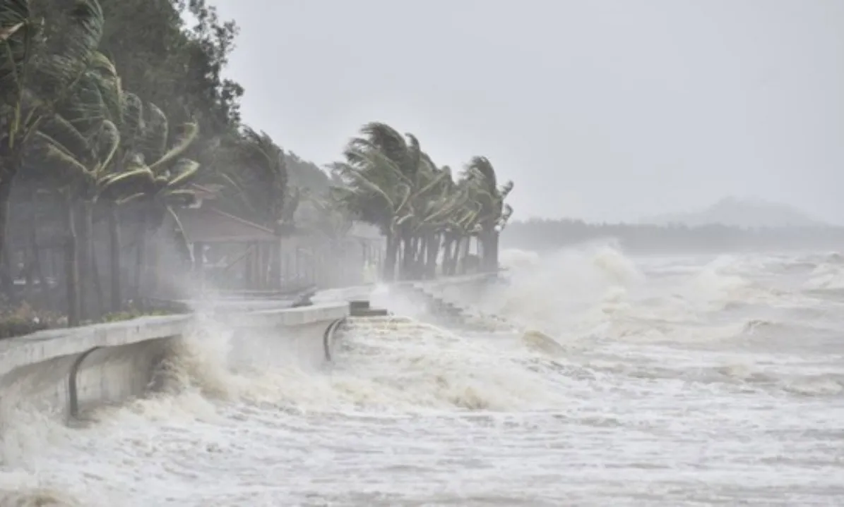 Bão Fengshen đổi hướng, gia tăng cường độ