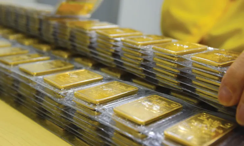 Giá vàng tăng mạnh, vàng nhẫn vượt xa vàng miếng