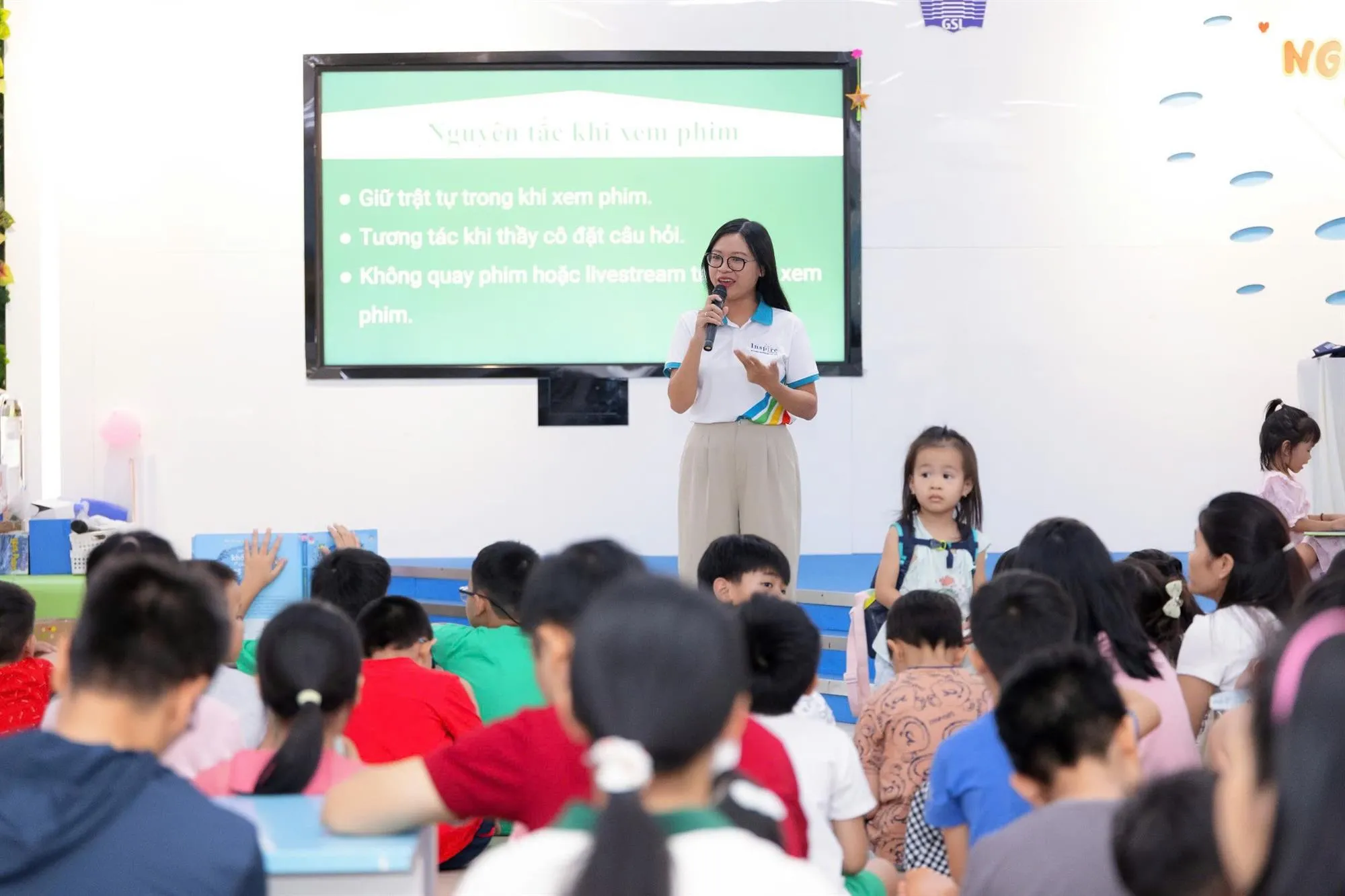 Hoạt động xem phim và tự tay làm những thí nghiệm khoa học từ Inspire Schools - Hệ thống trường Khai Nguyên 