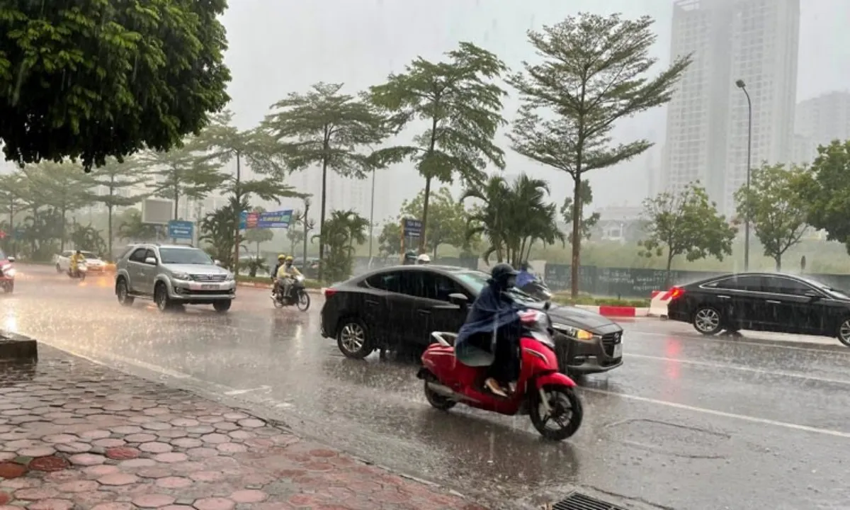 Không khí lạnh tăng cường, mưa dông diện rộng trên cả nước