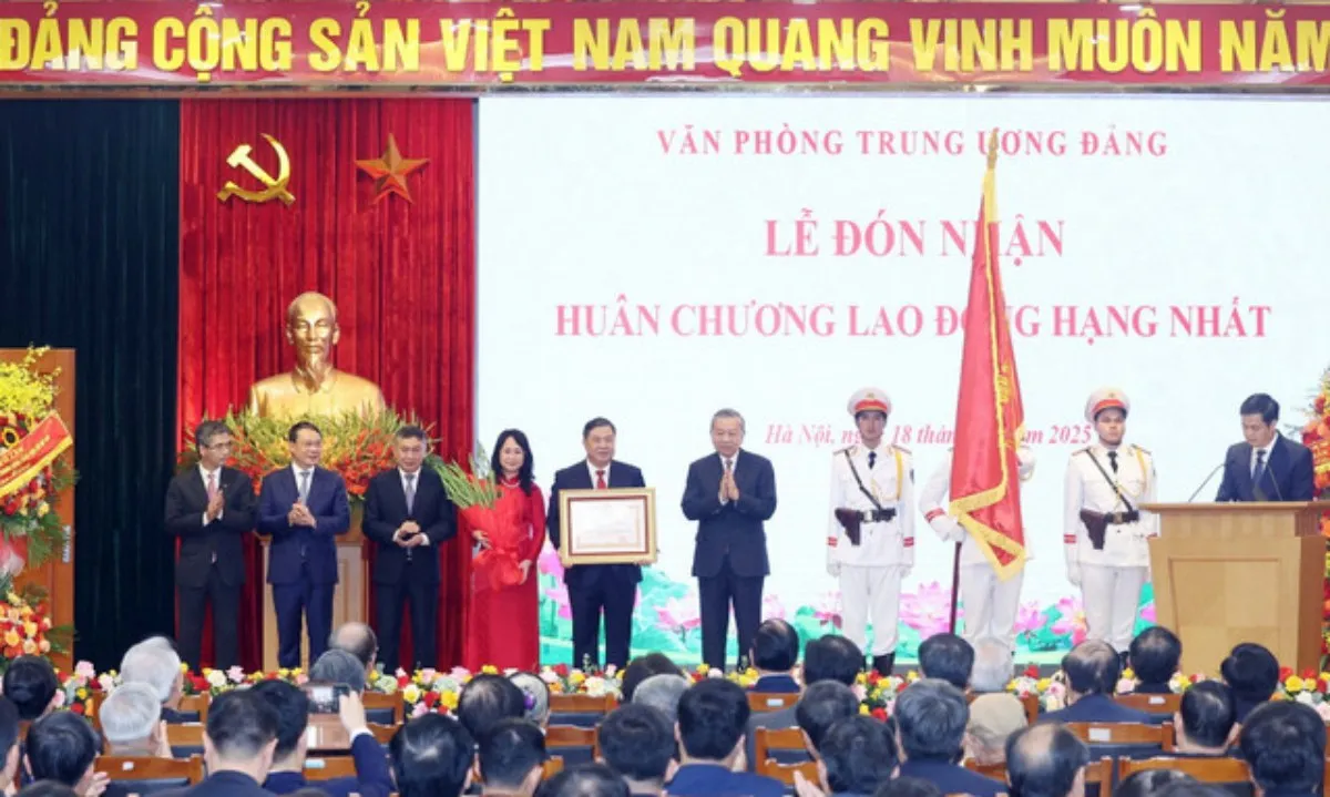 ttxvn-tong-bi-thu-to-lam-du-le-ky-niem-95-nam-ngay-truyen-thong-van-phong-trung-uong-dang-8347106-1-1760788115470-1760788118840156591164 (1)