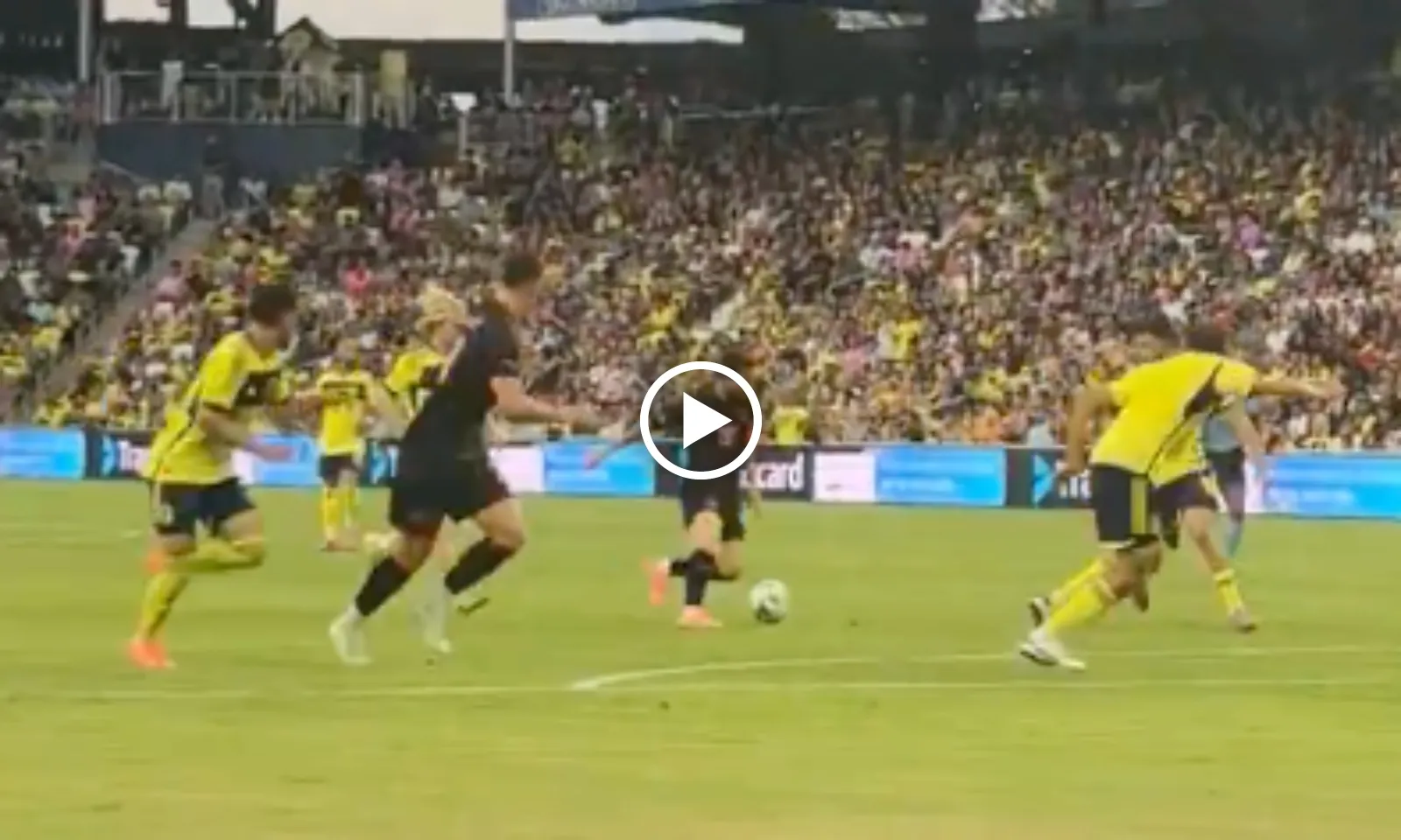 VIDEO: Messi sống lại thanh xuân, lập hat-trick trở thành Vua phá lưới MLS