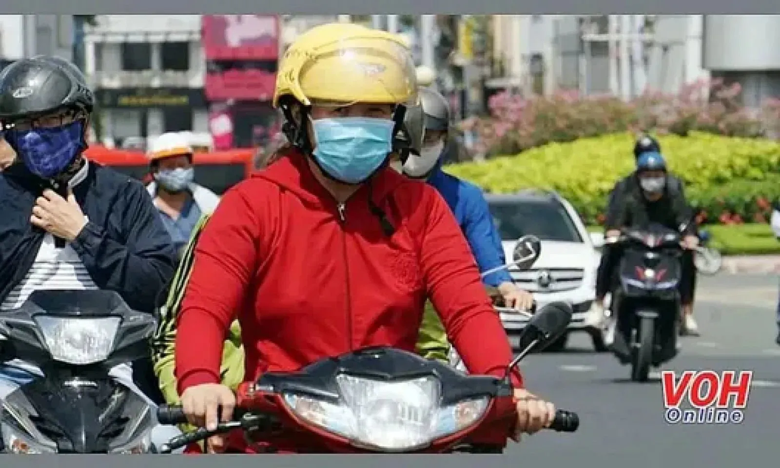 TPHCM nắng nóng cả ngày, chiều tối có mưa rào nhẹ