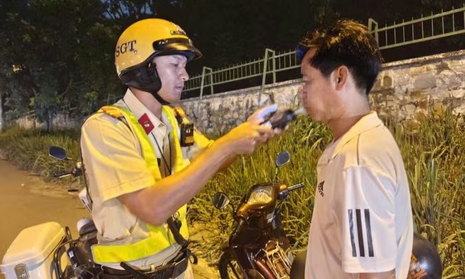 TPHCM ra quân kiểm tra nồng độ cồn từ 12 giờ trưa hằng ngày